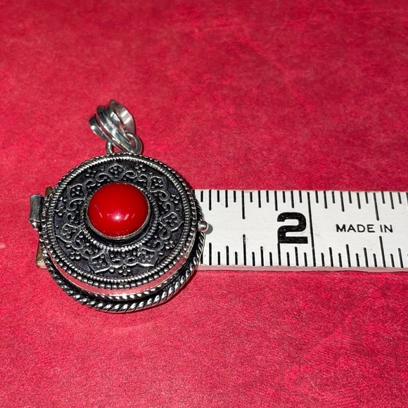 Coral Locket - Picture 11 of 13